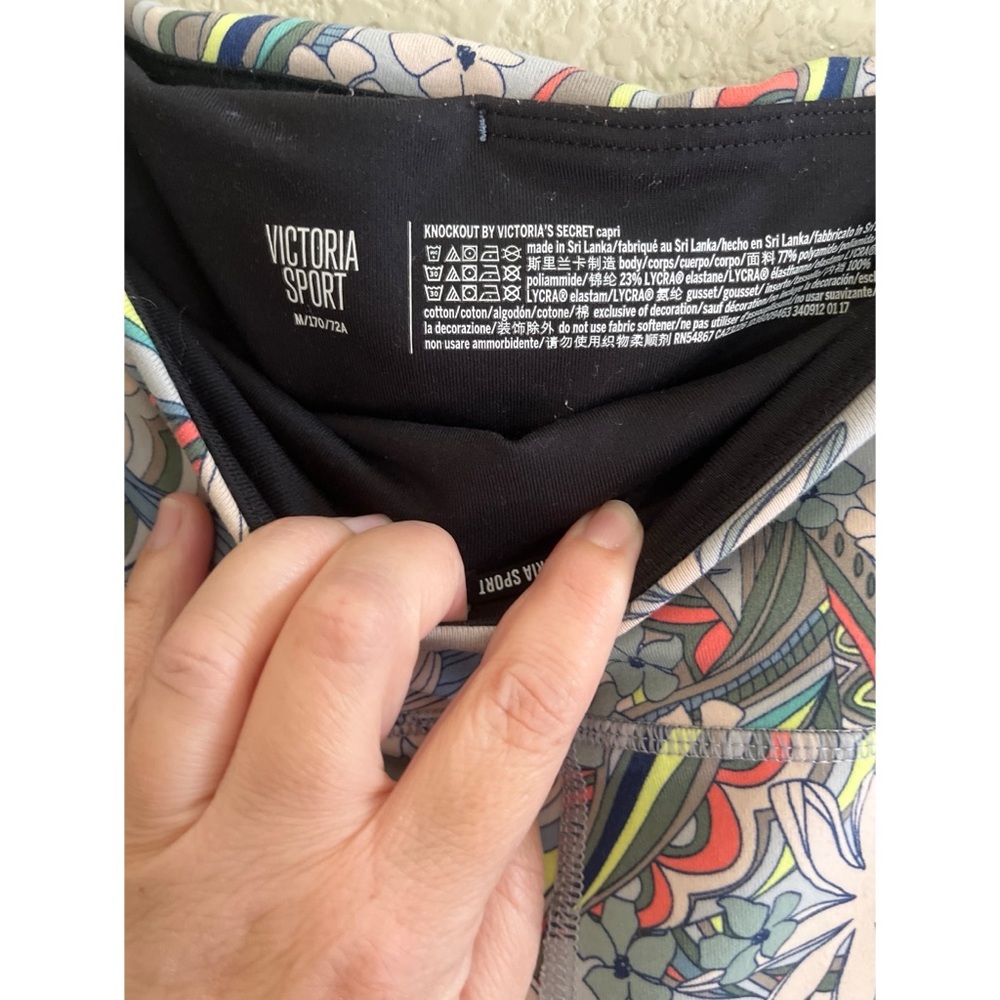 Victoria’s Secret Sport VSX Knockout Gray Floral Leggings Women’s Medium - Picture 3 of 4